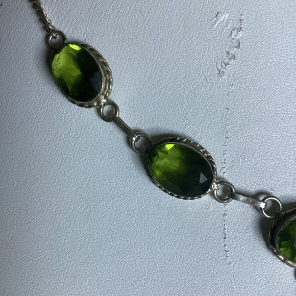 18” Romantic Y Necklace In Green Modern to Medieval - Picture 6 of 8